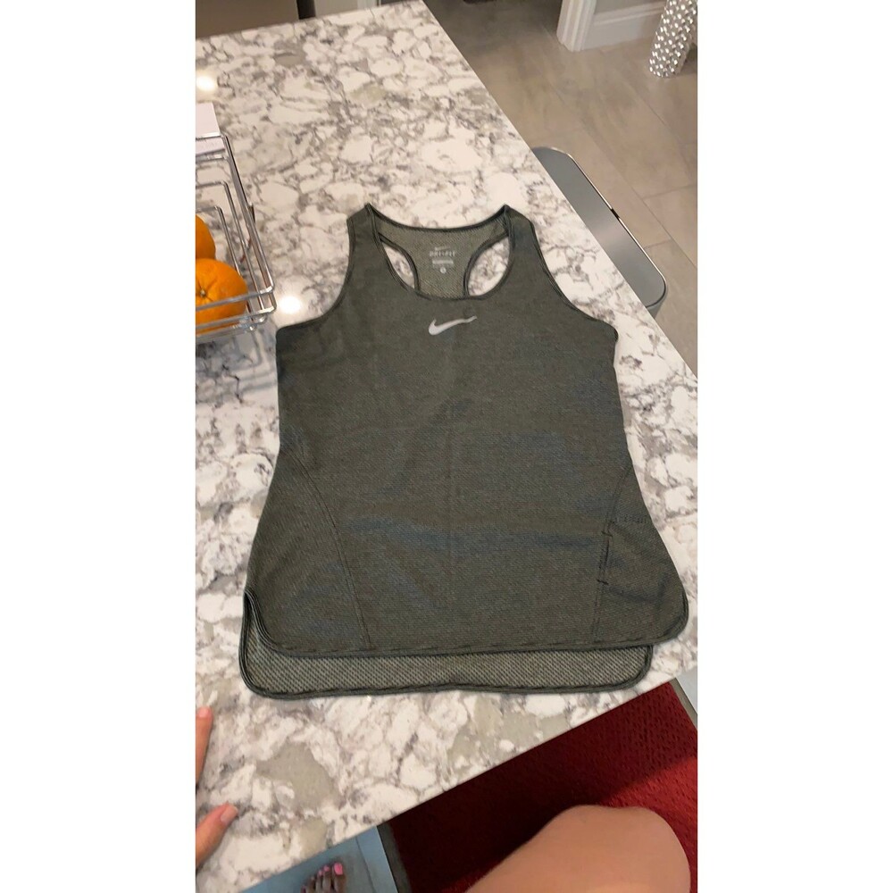 Like new Nike dri-fit top - Picture 1 of 2